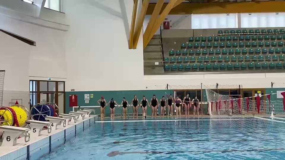Beltéri uszoda medencéje